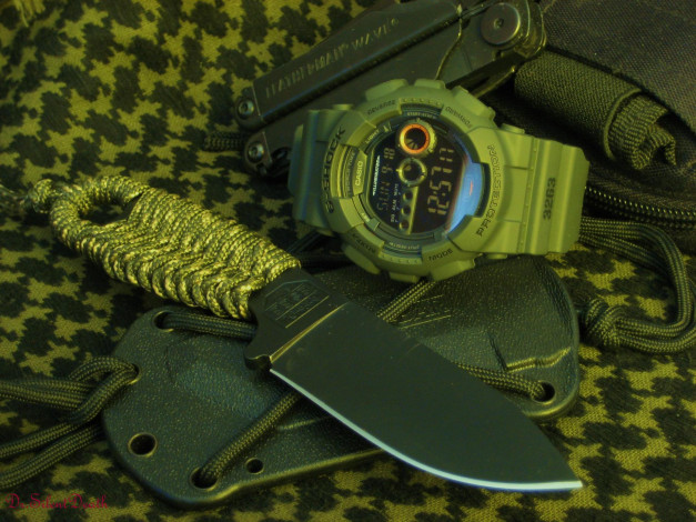 Обои картинки фото оружие, холодное, нож, ножны, шнур, оплётка, мультитул, часы