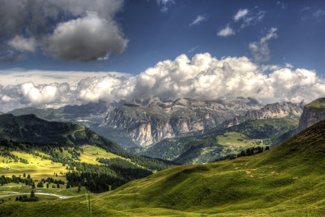 Обои картинки фото италия альпы, природа, горы, пейзаж, небо, лес, облака, альпы, италия