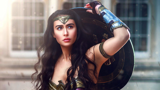 Обои картинки фото wonder woman, разное, cosplay , косплей, wonder, woman, костюм, чудо, женщина, супергерой, комиксы