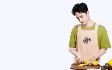 Картинка мужчины wang+yi+bo актер фартук лимоны