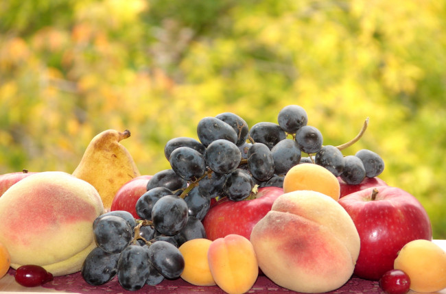 Обои картинки фото еда, фрукты,  ягоды, персики, кизил, абрикос, виноград
