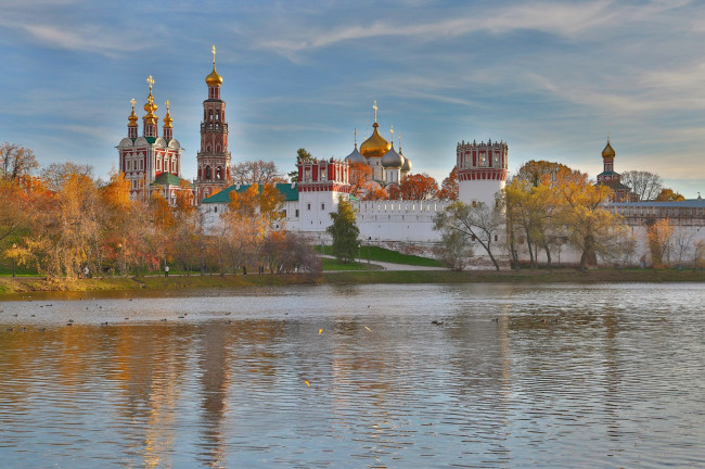 Обои картинки фото новодевичий монастырь, города, - православные церкви,  монастыри, река, осень, москва