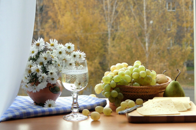 Обои картинки фото еда, натюрморт, цветы, виноград, книга, сыр, груша, бокал