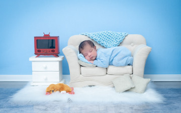 Картинка разное дети ребенок сон диван телевизор собака