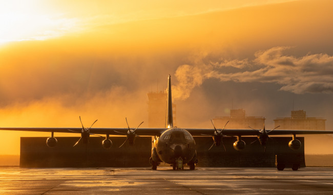 Обои картинки фото авиация, военно-транспортные самолёты, автор, oreskis, транспортный, самолет, lockheed, mc130